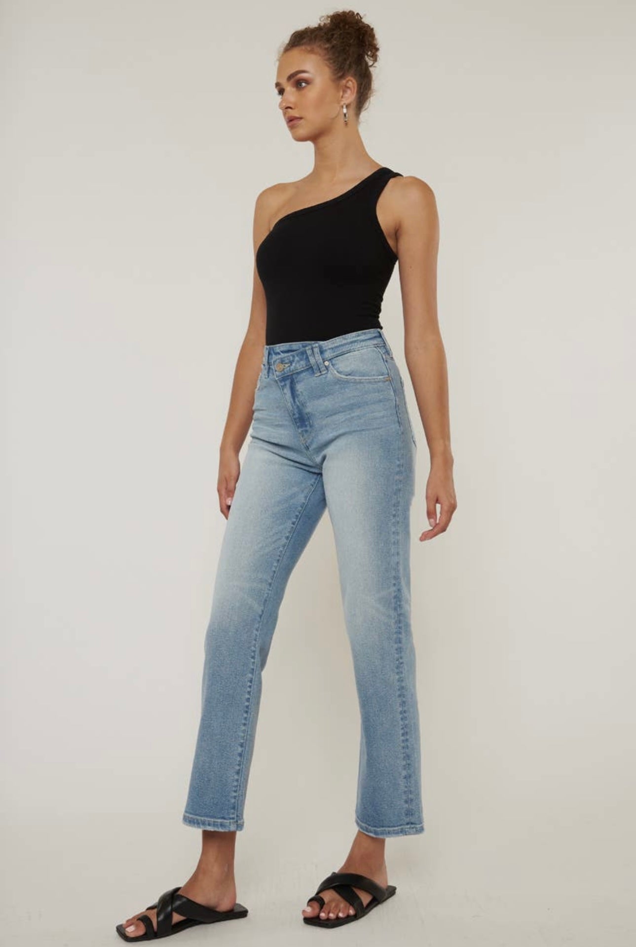 HIGH RISE 90'S CRISS CROSS STRAIGHT JEANS - Honey Todd